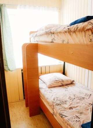 Хостел Tikhoe Mesto Кострома Спальное место на двухъярусной кровати в общем номере с 2 кроватями-1